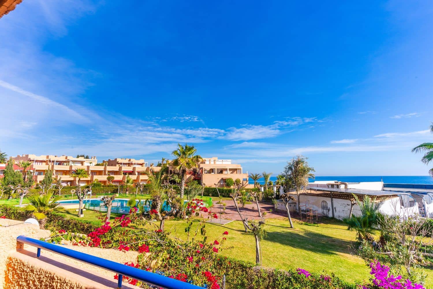 Apartment for sale in Almeria city with pool garage - € 131,000 (Ref: 9460928)