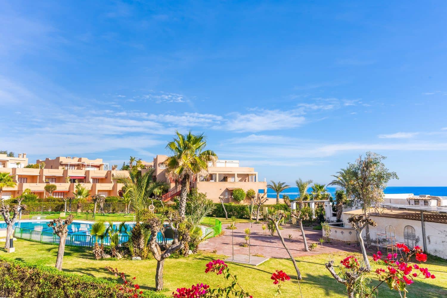 Apartment for sale in Almeria city with pool garage - € 131,000 (Ref: 9460928)