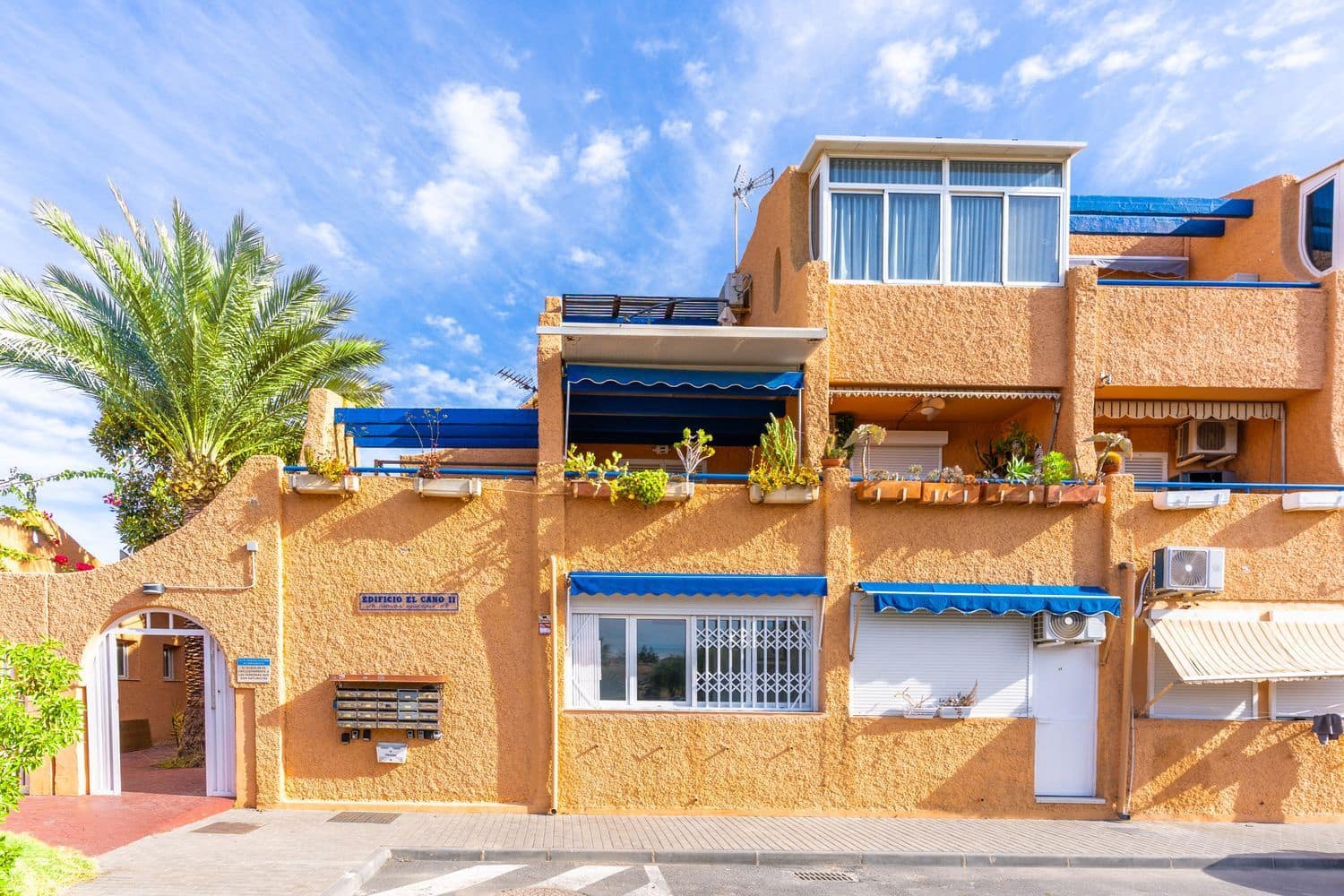 Apartment for sale in Almeria city with pool garage - € 131,000 (Ref: 9460928)