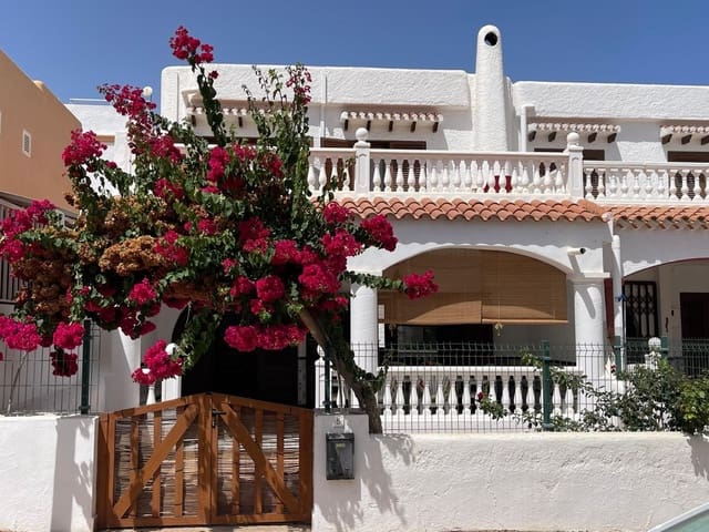 3 bedroom Townhouse for rent in Las Marinas - Pueblo Laguna, Vera with garage - € 650 (Ref: 9481692)