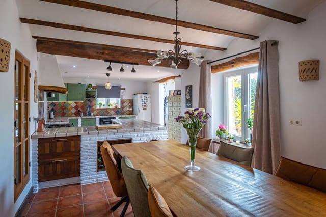 8 soverom Villa til salgs i Oria med garasje - € 495 000 (Ref: 9548799)