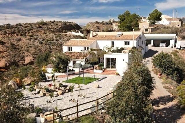 8 soverom Villa til salgs i Oria med garasje - € 495 000 (Ref: 9548799)