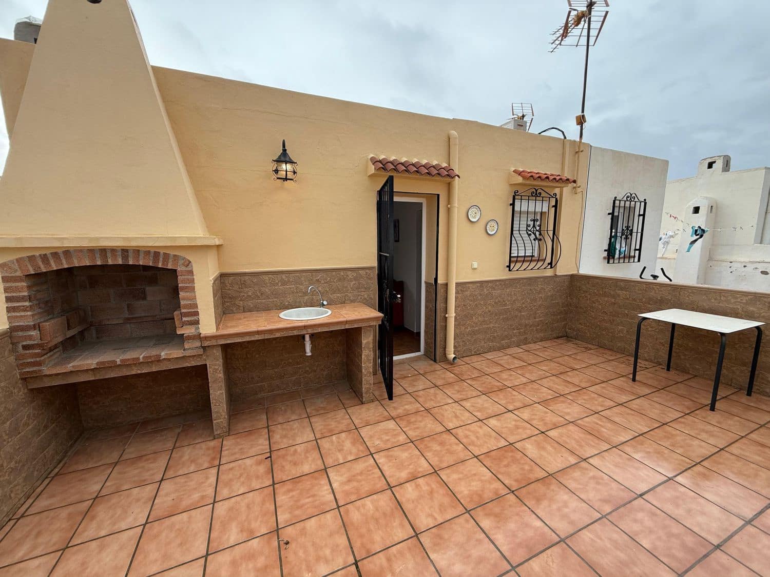 4 bedroom Villa for sale in Garrucha - € 195,000 (Ref: 9551059)