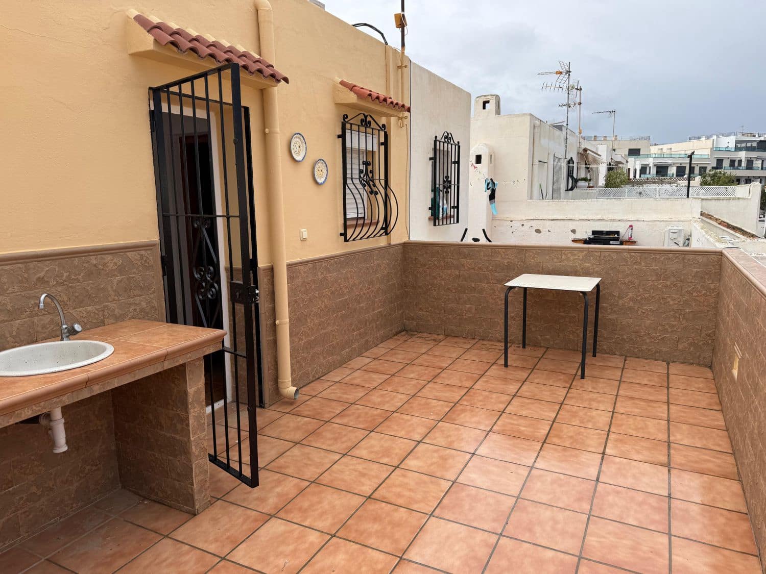 4 bedroom Villa for sale in Garrucha - € 195,000 (Ref: 9551059)