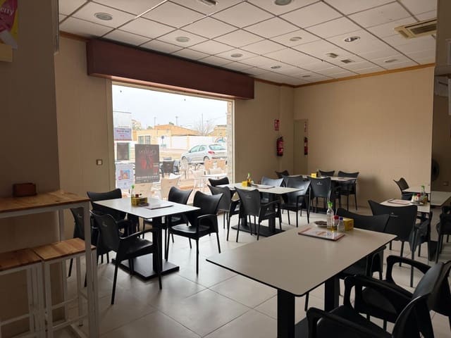 Kaupallinen myytävänä paikassa La Alfoquia, Zurgena - 35 000 € (Ref: 9644597)