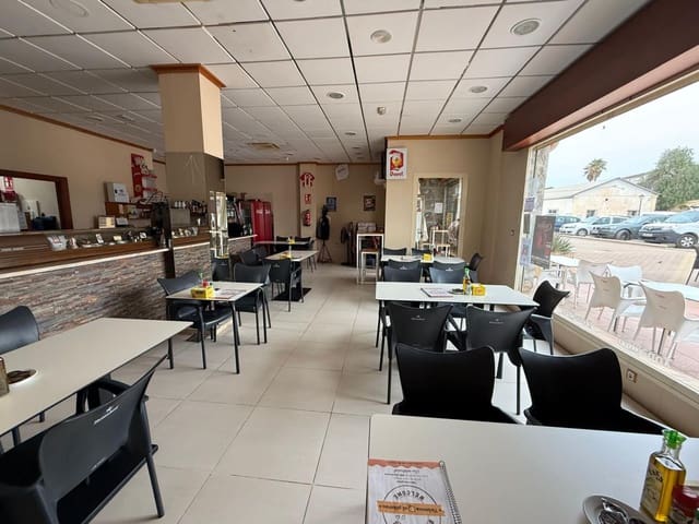 Kaupallinen myytävänä paikassa La Alfoquia, Zurgena - 35 000 € (Ref: 9644597)