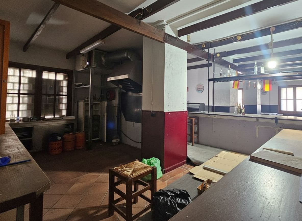Kommersiell til salgs i Antas - € 149 950 (Ref: 9976850)