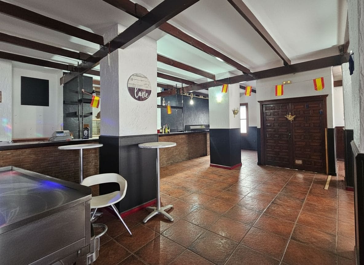 Kommersiell til salgs i Antas - € 149 950 (Ref: 9976850)