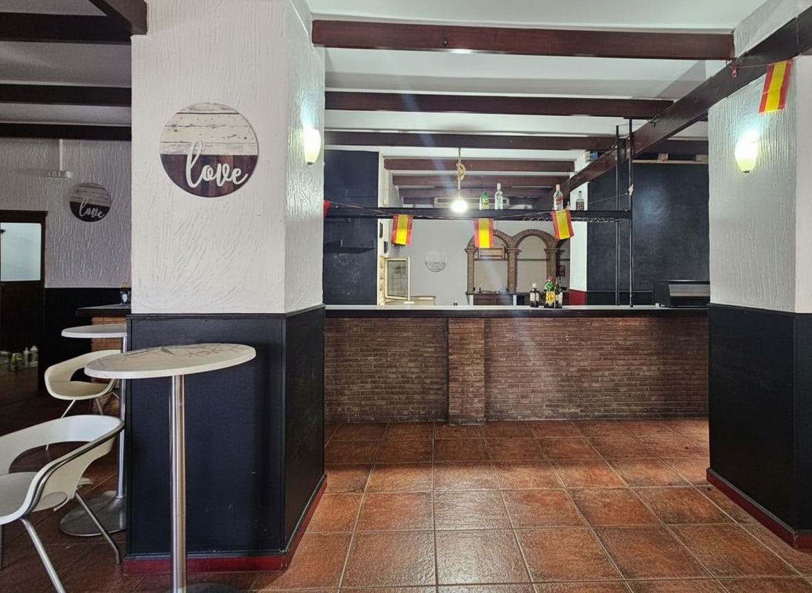 Kommersiell til salgs i Antas - € 149 950 (Ref: 9976850)