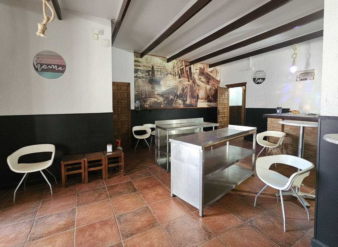 Kommersiell til salgs i Antas - € 149 950 (Ref: 9976850)