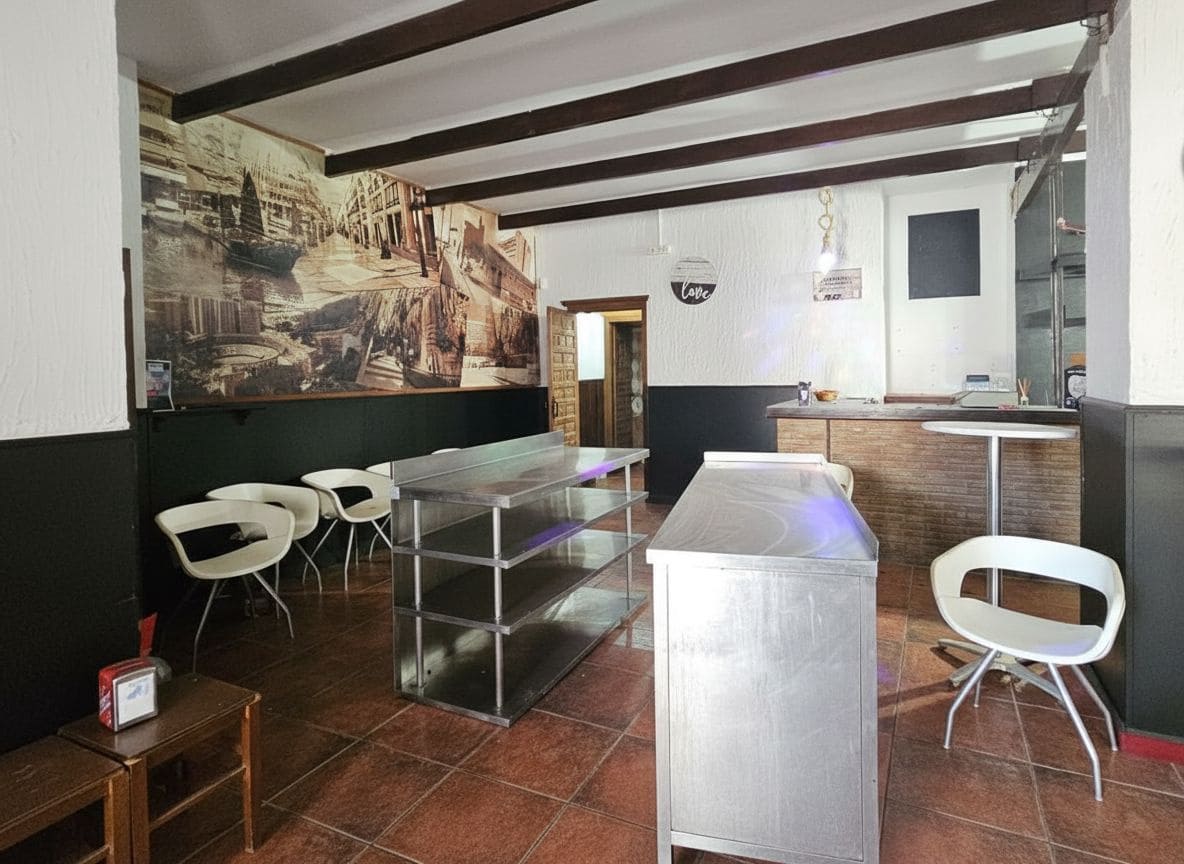 Kommersiell til salgs i Antas - € 149 950 (Ref: 9976850)