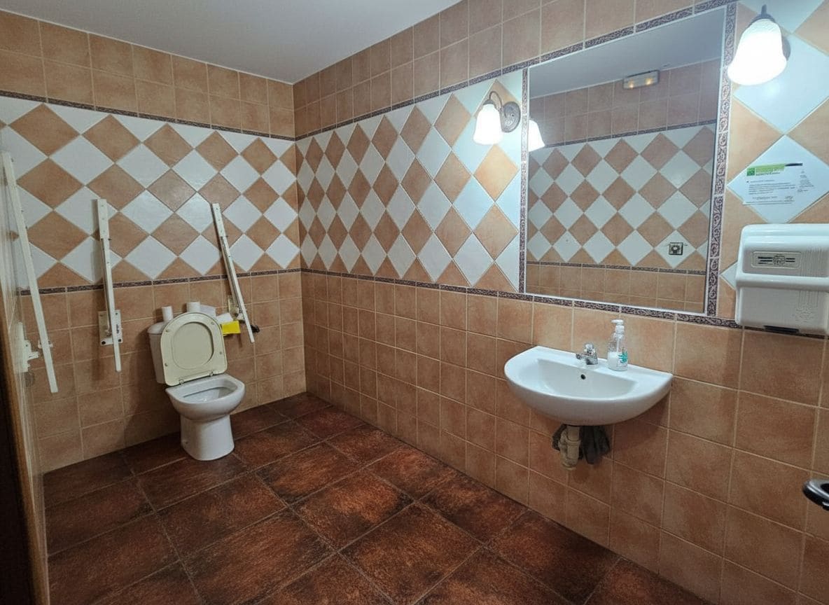 Kommersiell til salgs i Antas - € 149 950 (Ref: 9976850)