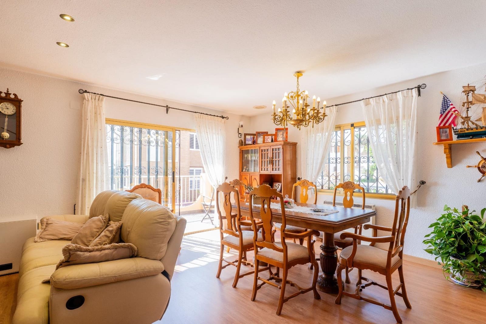 4 slaapkamer Rijtjeshuis te koop in La Pobla de Farnals met zwembad garage - € 1.100.000 (Ref: 10180642)