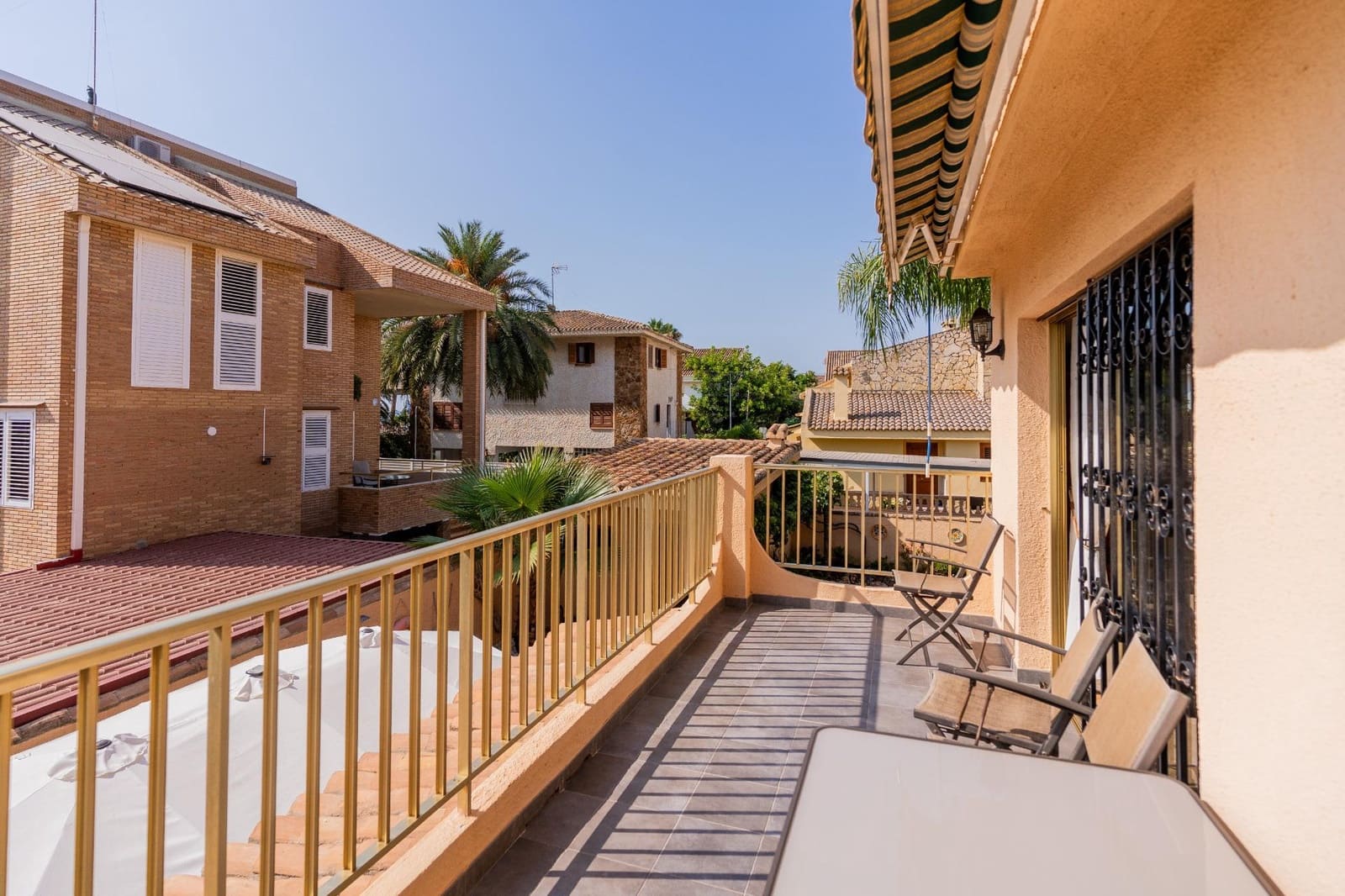 4 slaapkamer Rijtjeshuis te koop in La Pobla de Farnals met zwembad garage - € 1.100.000 (Ref: 10180642)