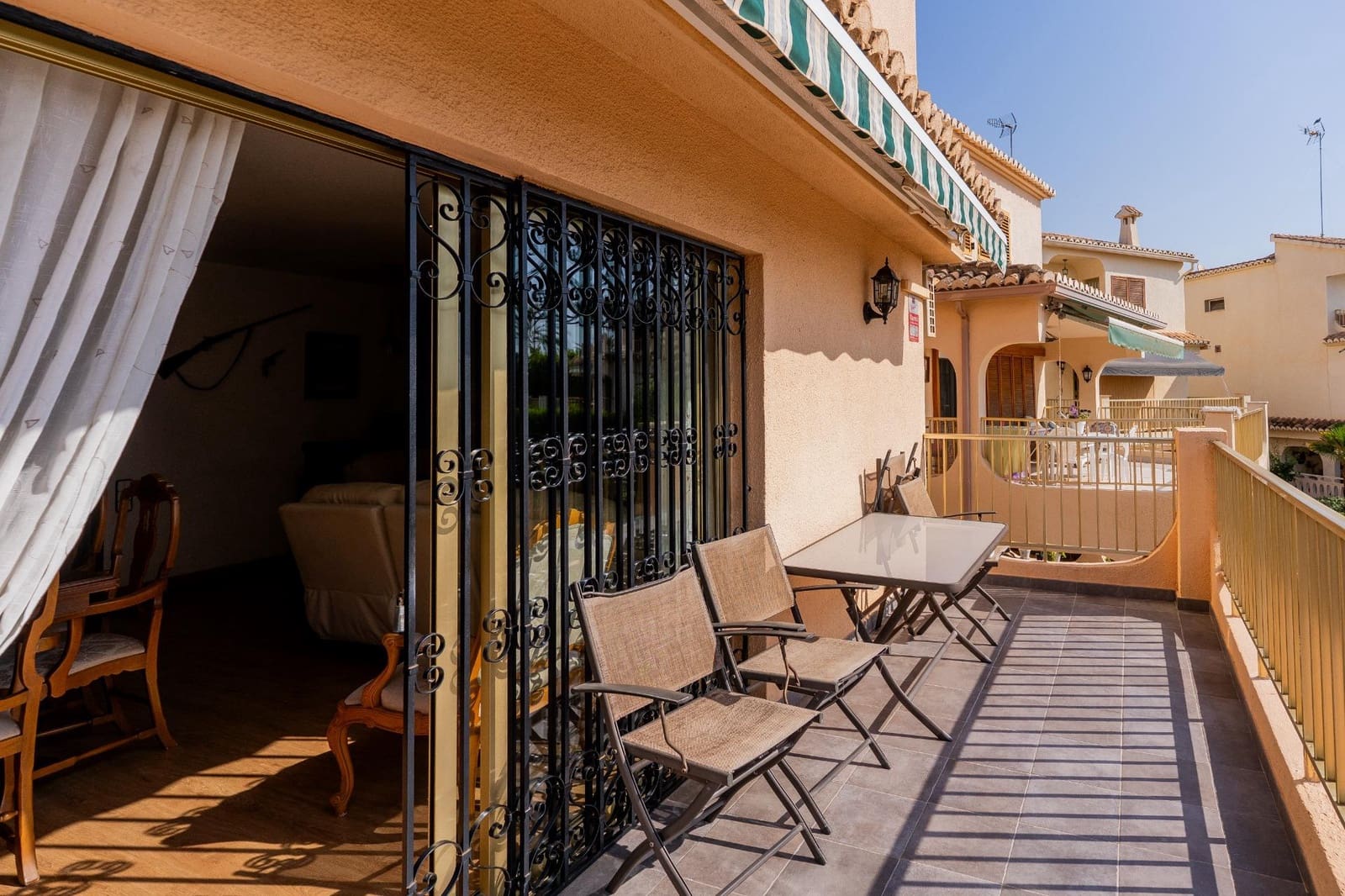 4 slaapkamer Rijtjeshuis te koop in La Pobla de Farnals met zwembad garage - € 1.100.000 (Ref: 10180642)