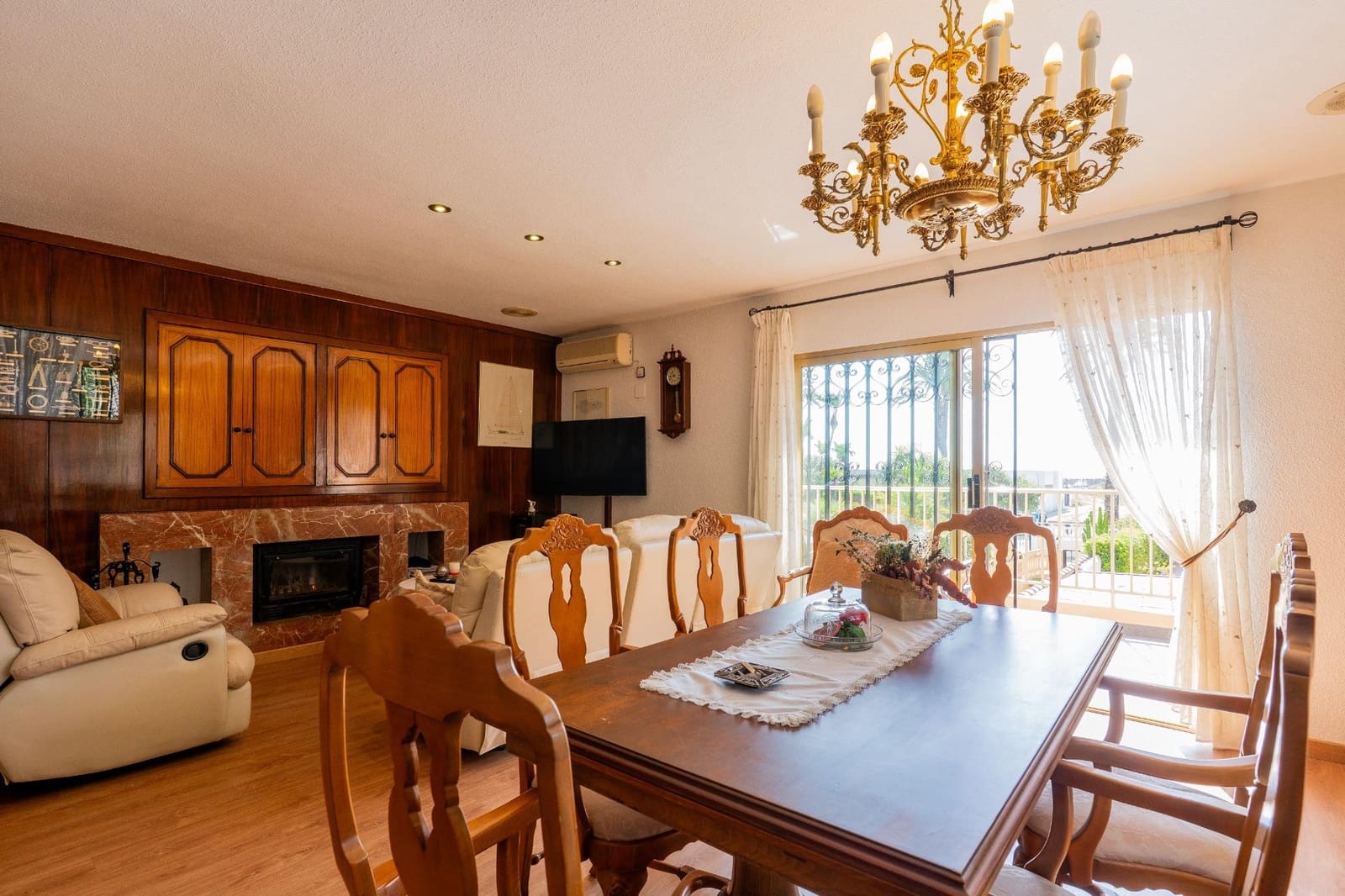 4 slaapkamer Rijtjeshuis te koop in La Pobla de Farnals met zwembad garage - € 1.100.000 (Ref: 10180642)