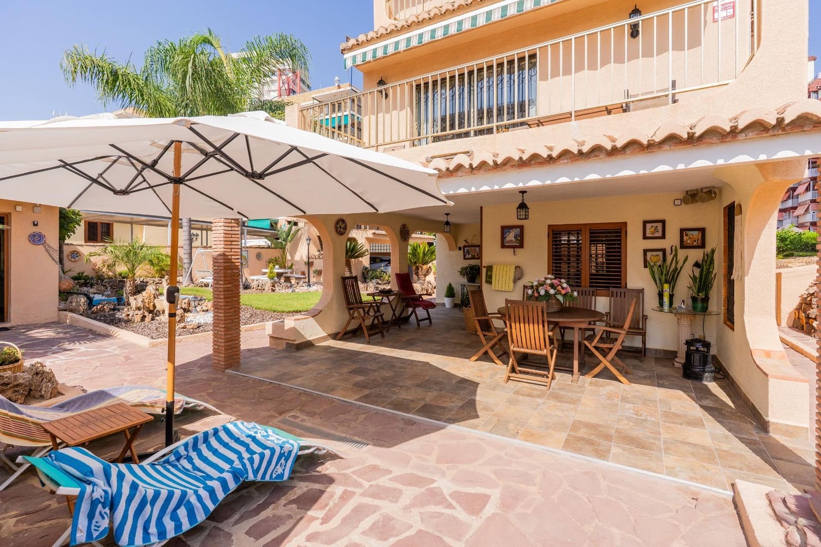4 slaapkamer Rijtjeshuis te koop in La Pobla de Farnals met zwembad garage - € 1.100.000 (Ref: 10180642)