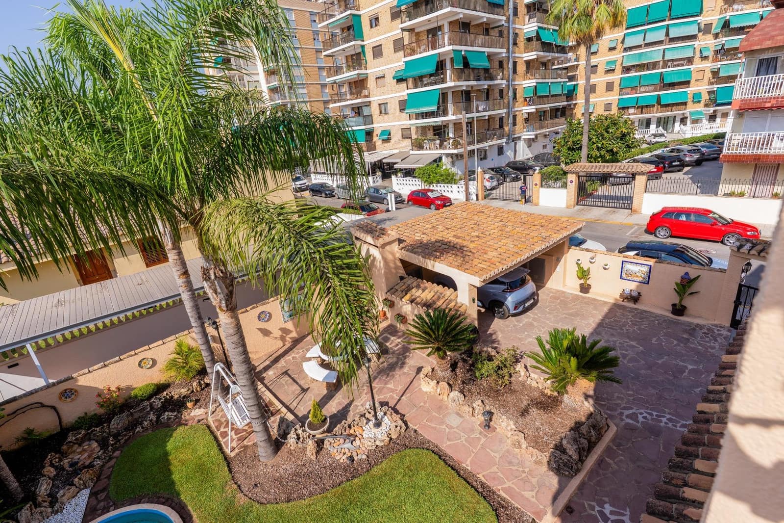 4 slaapkamer Rijtjeshuis te koop in La Pobla de Farnals met zwembad garage - € 1.100.000 (Ref: 10180642)