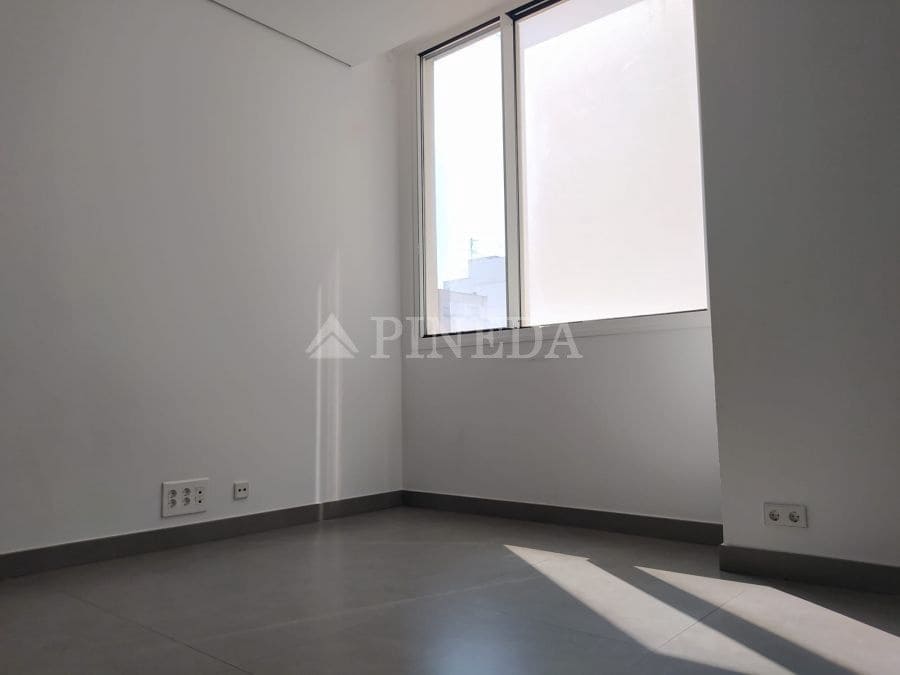 4 bedroom Office for rent in Valencia city - € 1,900 (Ref: 8054415)