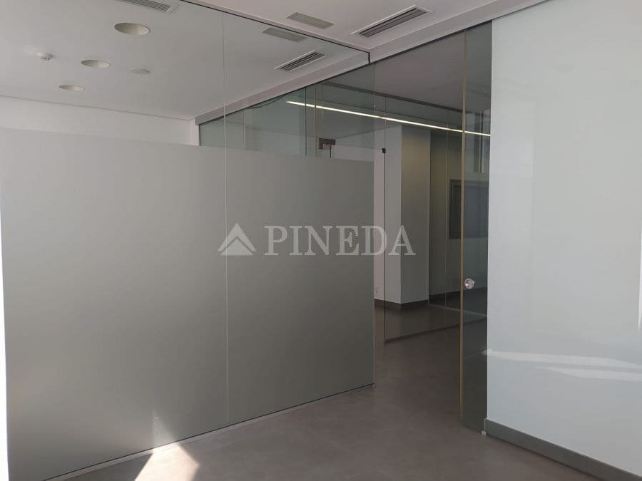 Oficina de 4 habitaciones en València ciudad en alquiler - 1.900 € (Ref: 8054415)