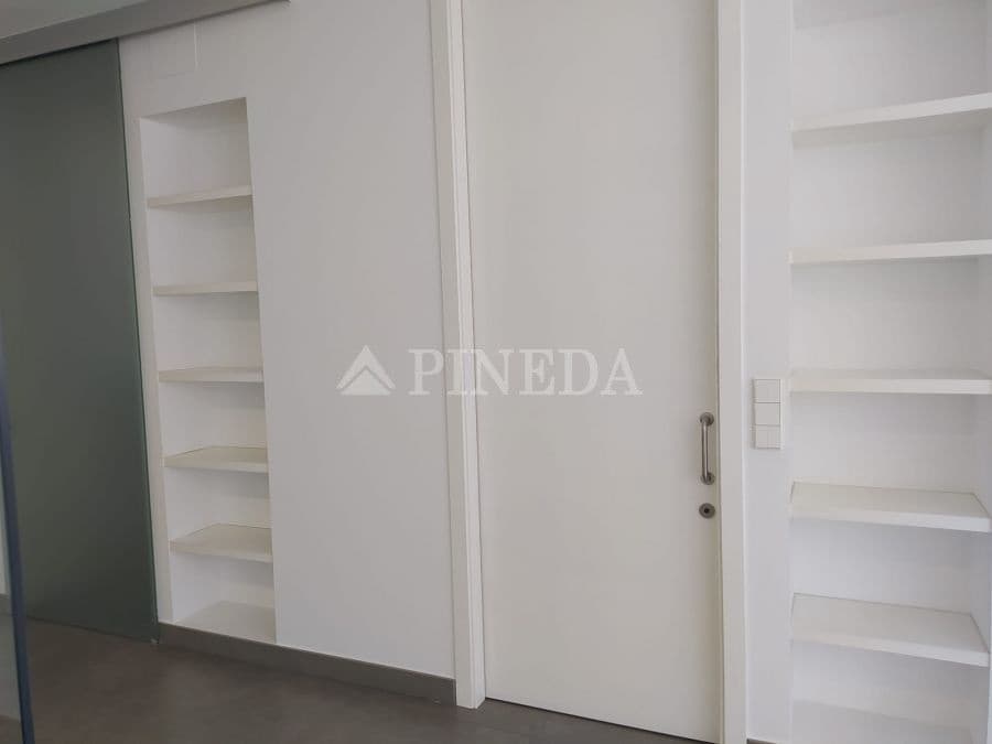 Oficina de 4 habitaciones en València ciudad en alquiler - 1.900 € (Ref: 8054415)