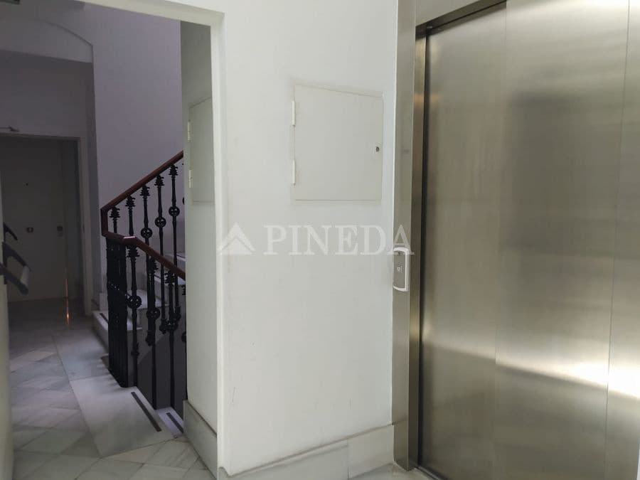 Oficina de 4 habitaciones en València ciudad en alquiler - 1.900 € (Ref: 8054415)