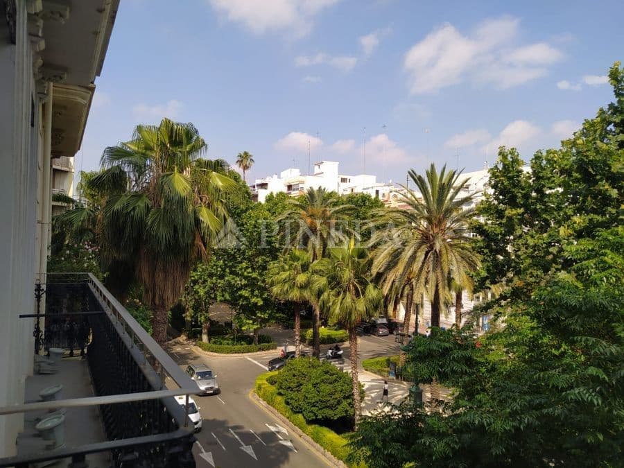 Oficina de 4 habitaciones en València ciudad en alquiler - 1.900 € (Ref: 8054415)