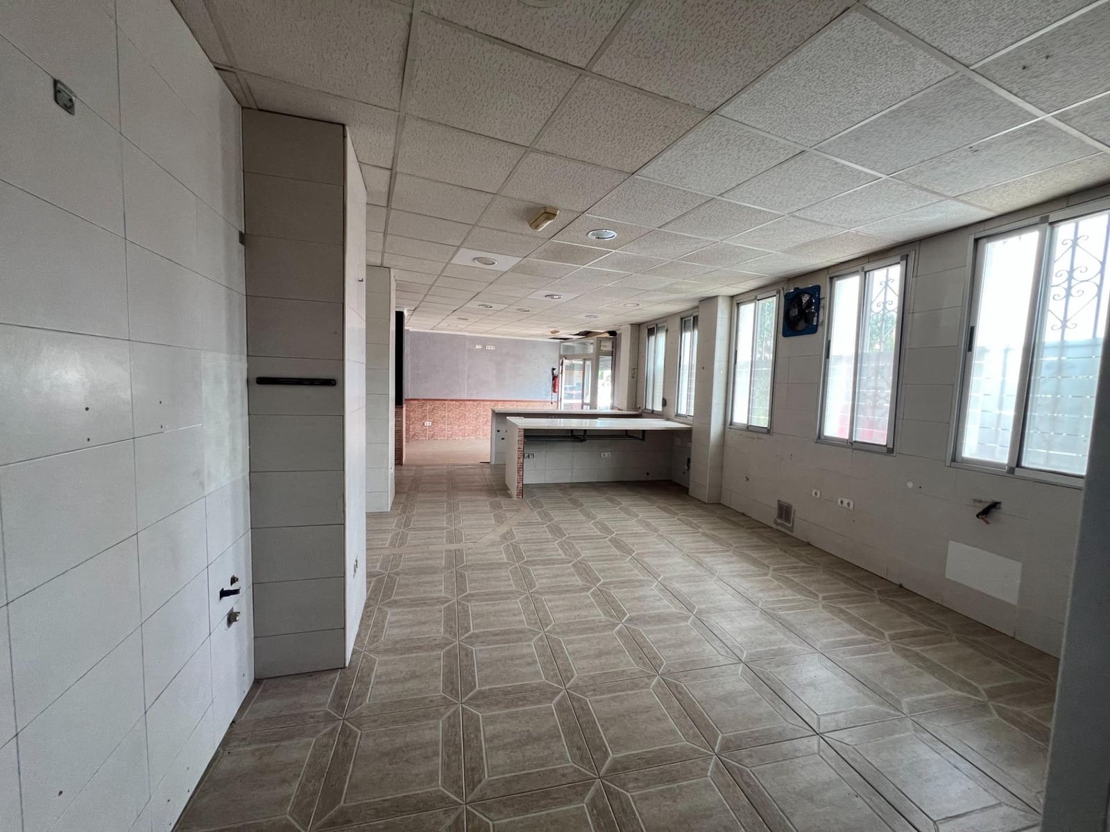 Kommersiell til salgs i Puig - € 144 500 (Ref: 8867061)