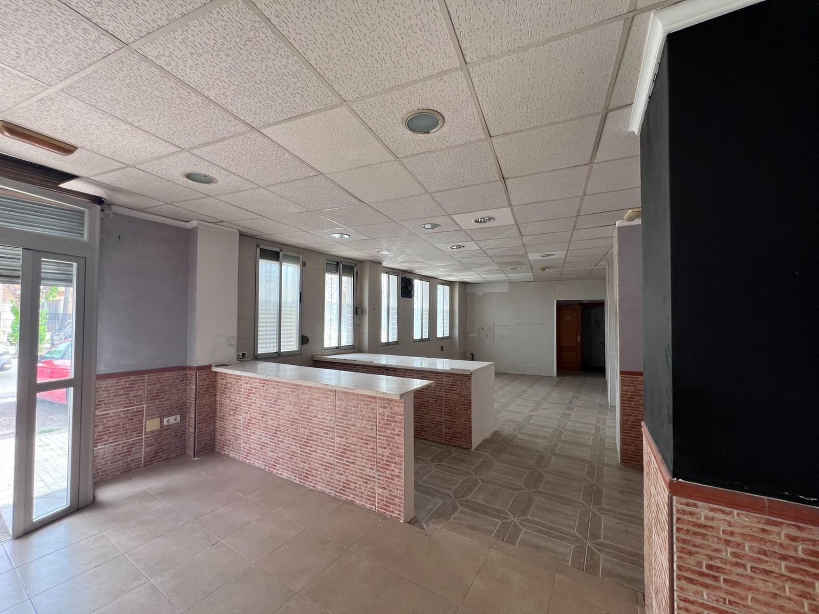 Kommersiell til salgs i Puig - € 144 500 (Ref: 8867061)