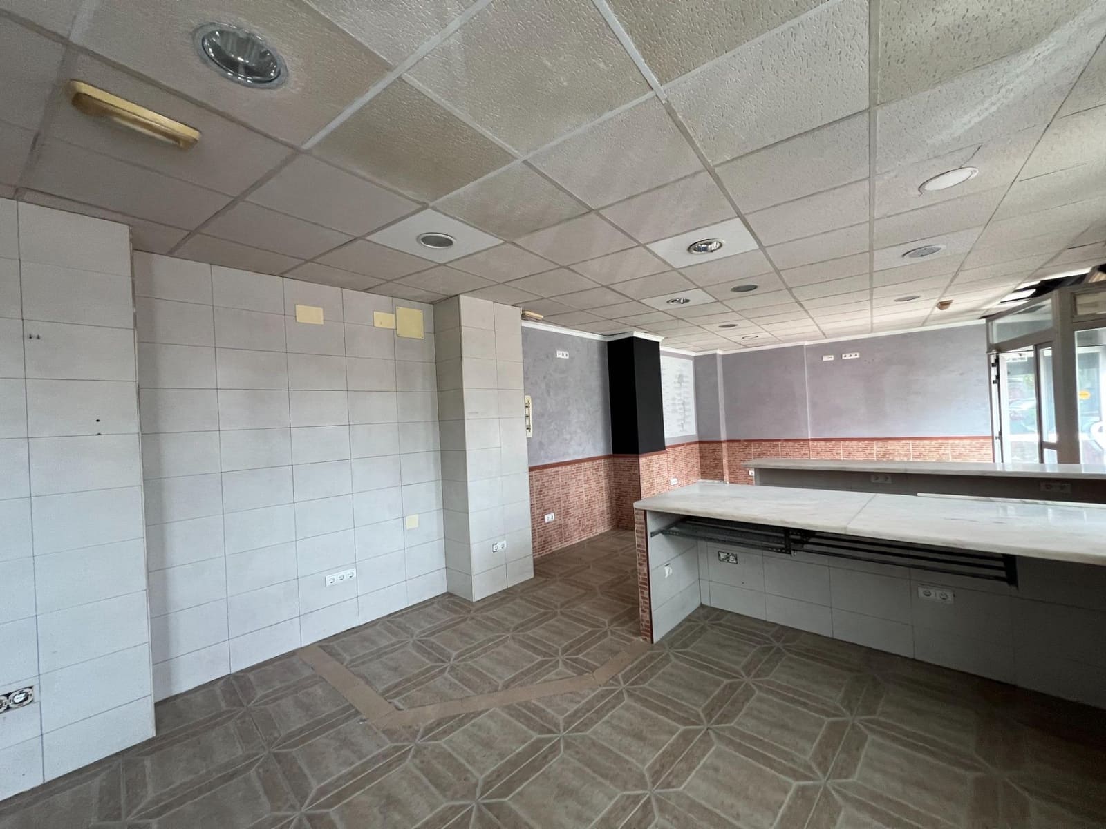 Kommersiell til salgs i Puig - € 144 500 (Ref: 8867061)