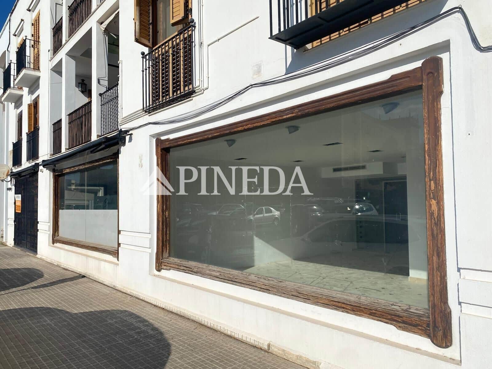 Commercial for rent in Puig - € 2,500 (Ref: 9003626)
