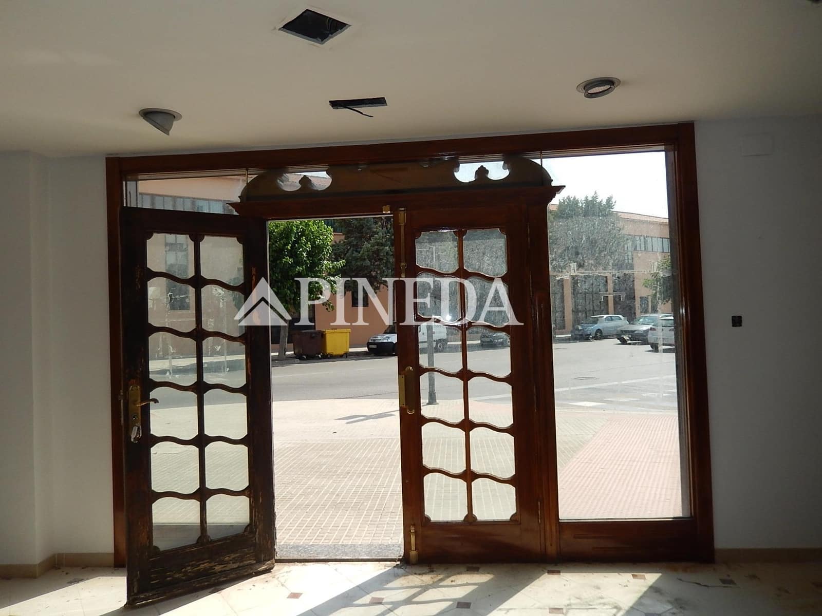 Commercial for rent in Puig - € 2,500 (Ref: 9003626)