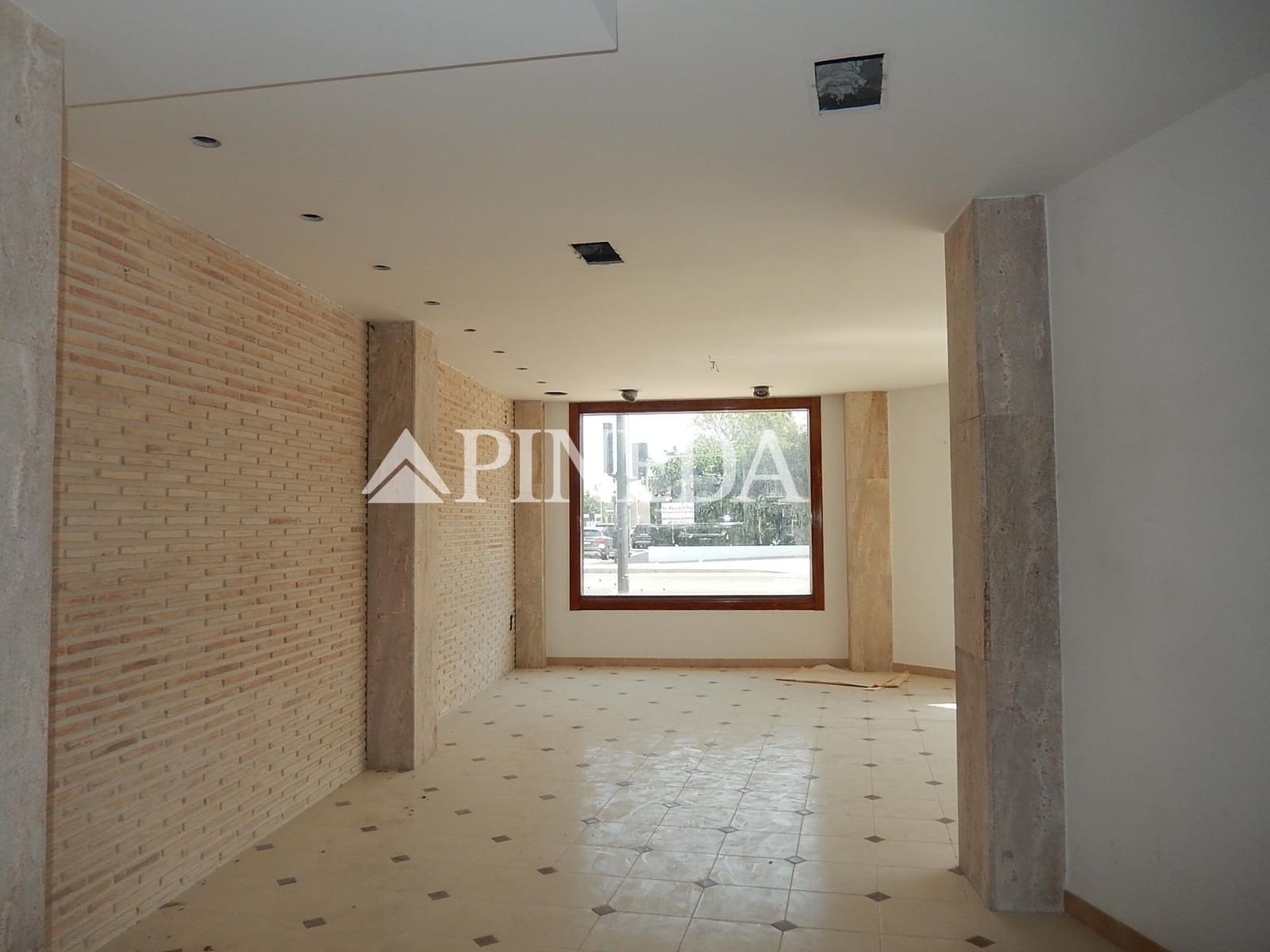 Commercial for rent in Puig - € 2,500 (Ref: 9003626)