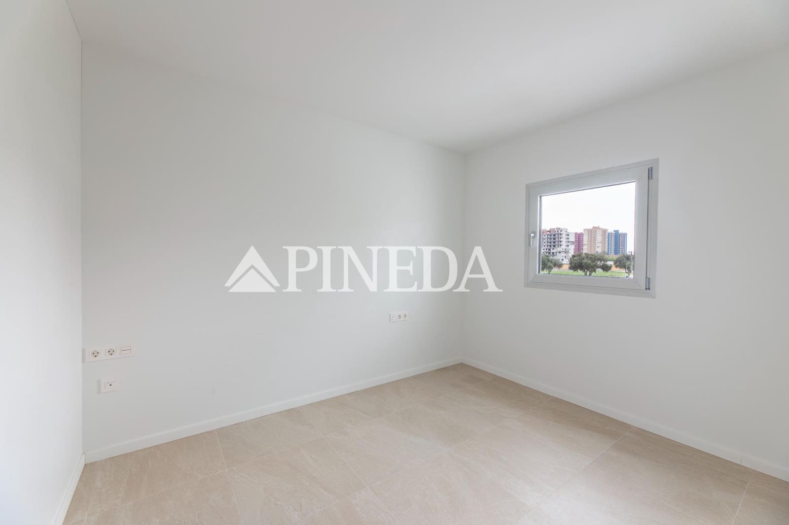 3 soverom Rekkehus til salgs i La Pobla de Farnals med svømmebasseng - € 395 000 (Ref: 9206783)