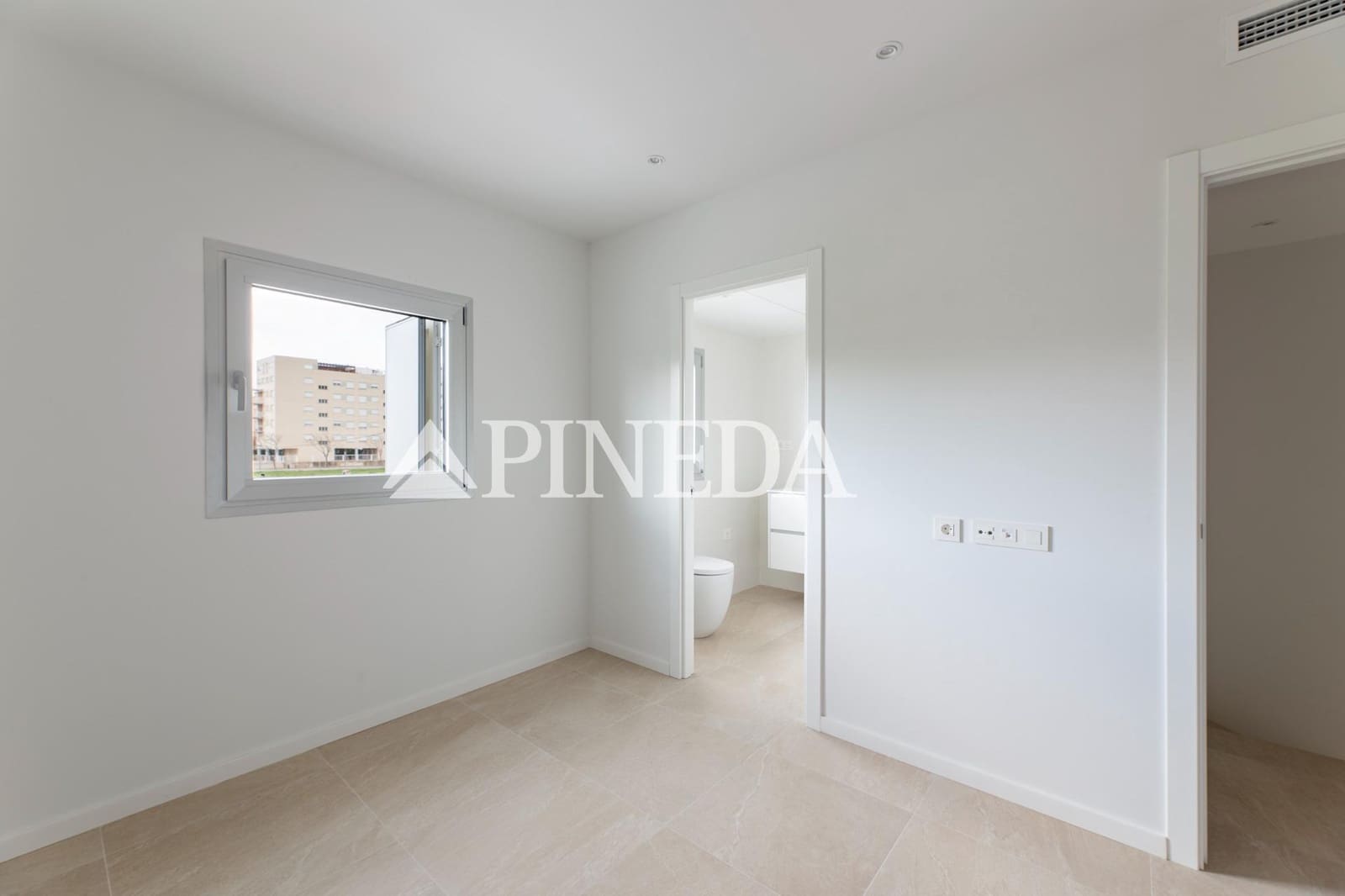 3 soverom Rekkehus til salgs i La Pobla de Farnals med svømmebasseng - € 395 000 (Ref: 9206783)