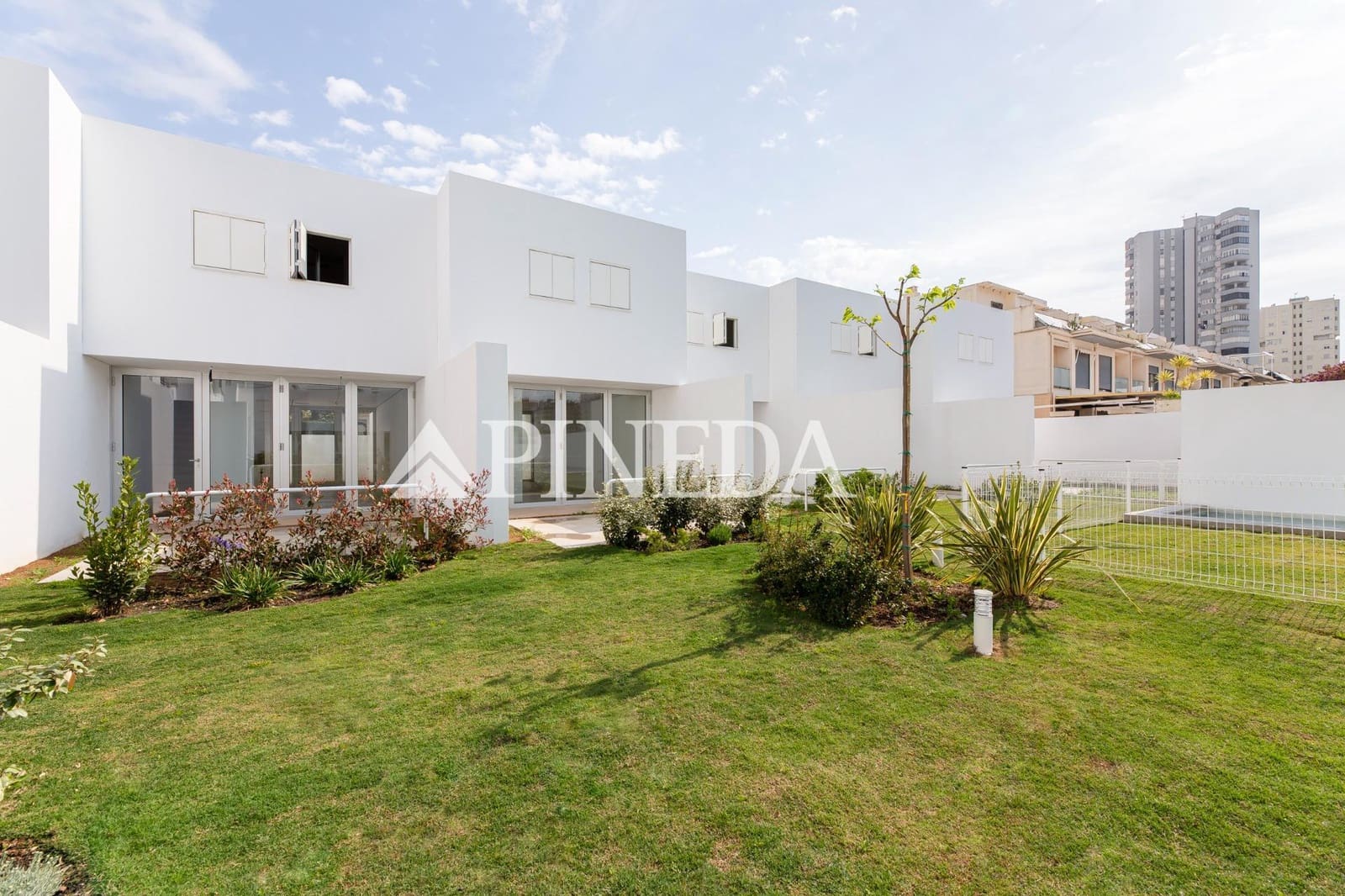 3 soverom Rekkehus til salgs i La Pobla de Farnals med svømmebasseng - € 395 000 (Ref: 9206783)