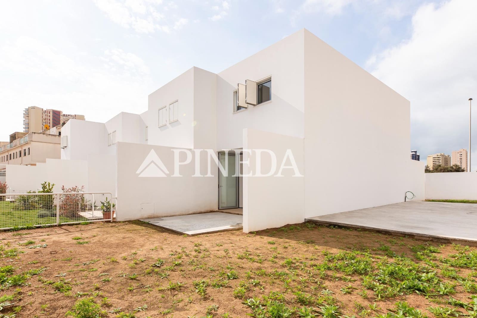 3 soverom Rekkehus til salgs i La Pobla de Farnals med svømmebasseng - € 395 000 (Ref: 9206783)