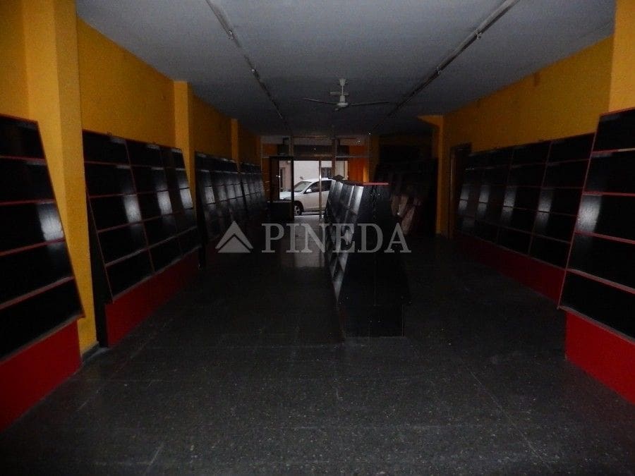 Kommersiell til leie i Pucol - € 700 (Ref: 9317831)