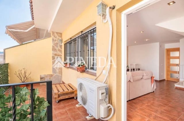 3 chambre Villa/Maison Mitoyenne à vendre à Soneja avec garage - 230 000 € (Ref: 9677462)