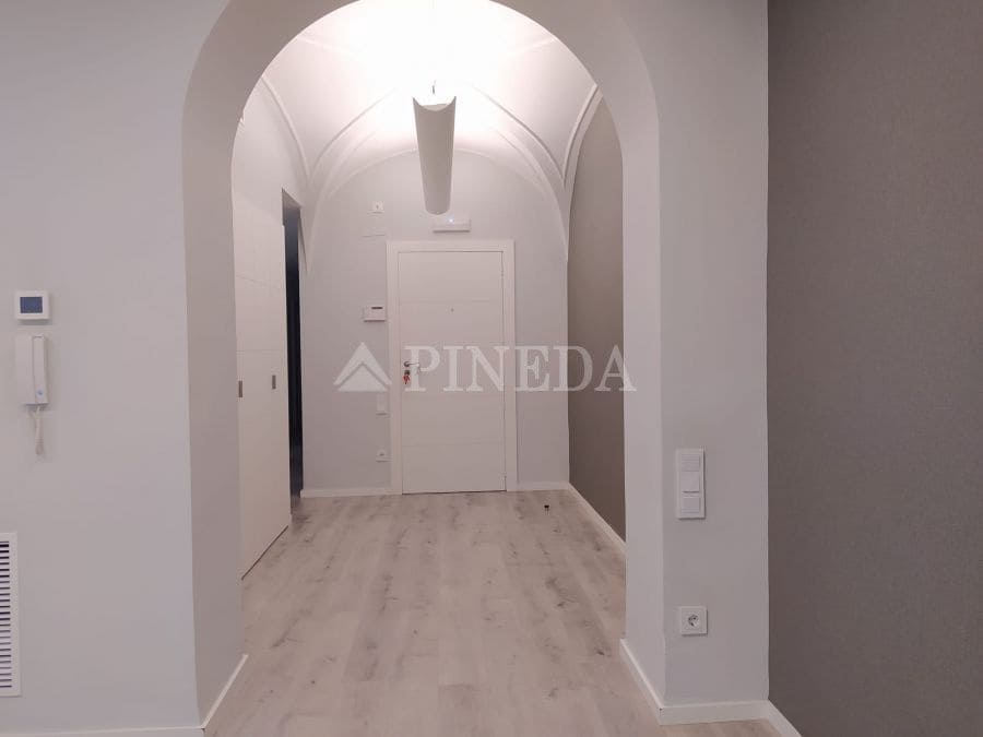 6 bedroom Office for rent in Valencia city - € 3,000 (Ref: 9855444)