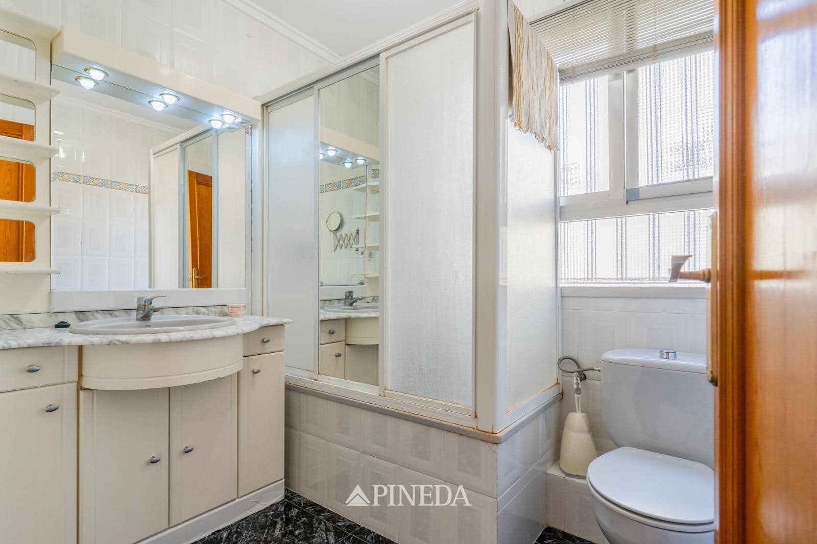 2 bedroom Flat for sale in Valencia city - € 250,000 (Ref: 9892365)