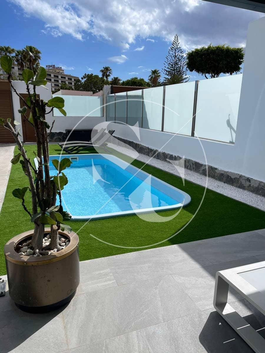 3 soveværelse Byhus til leje i Playa del Ingles med swimmingpool - € 3.000 (Ref: 8412952)
