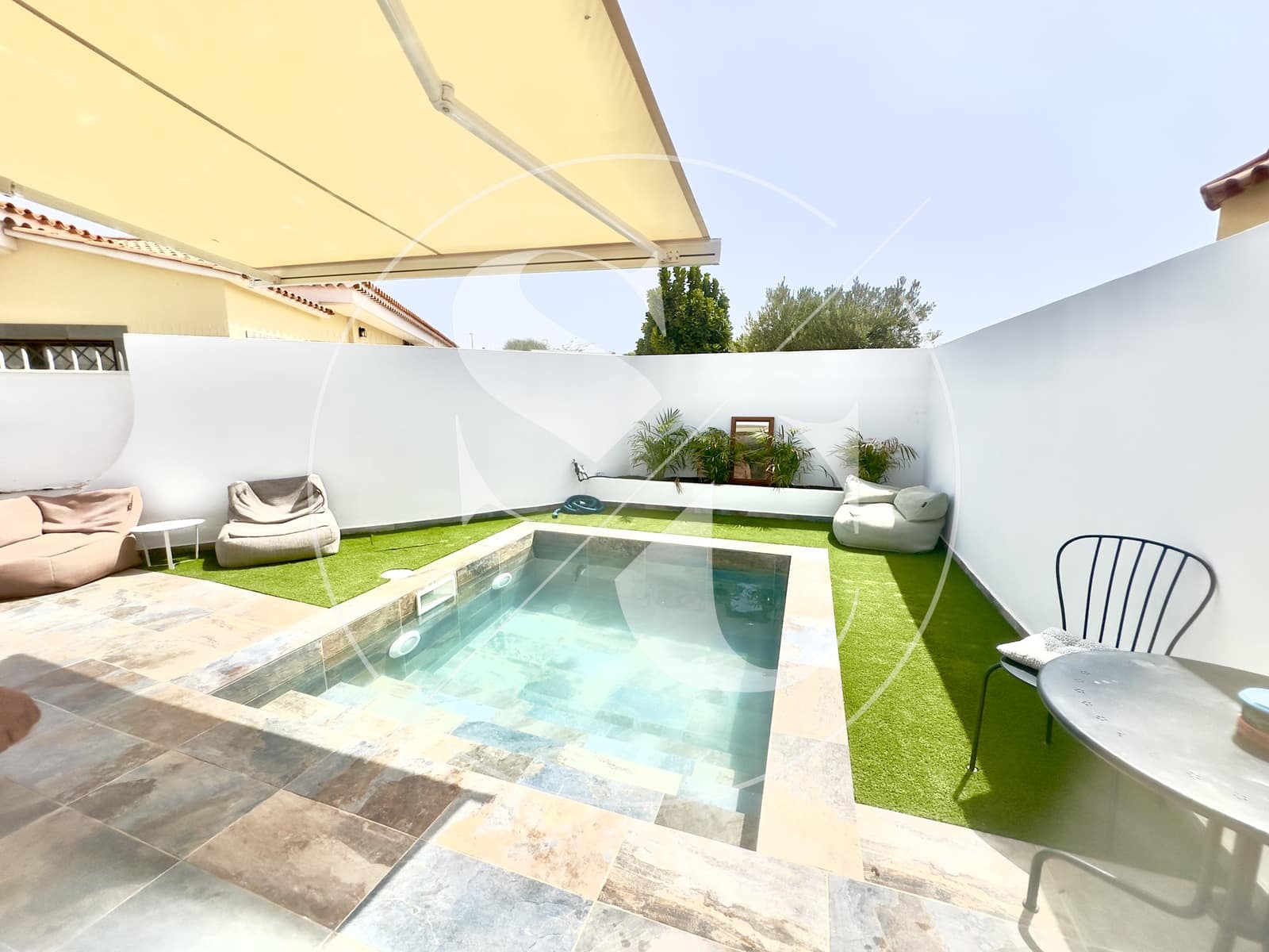 2 bedroom Villa for rent in Maspalomas with pool - € 2,450 (Ref: 9181527)