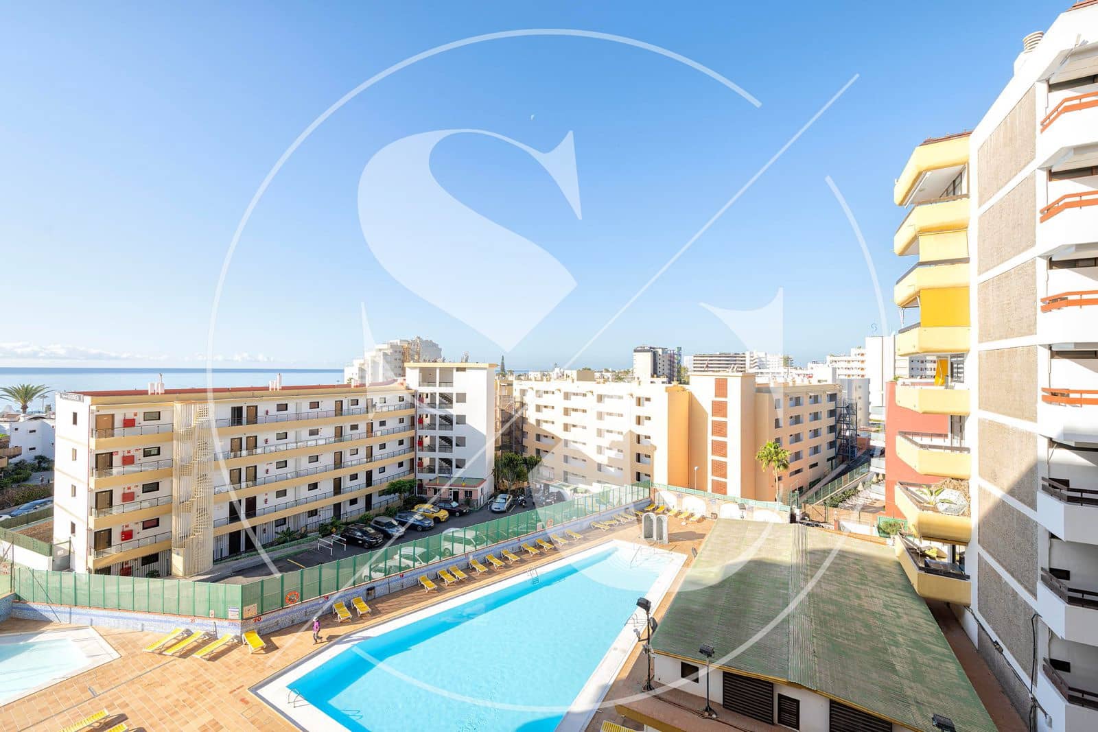 Apartment for sale in Playa del Ingles with pool - € 240,000 (Ref: 9439048)