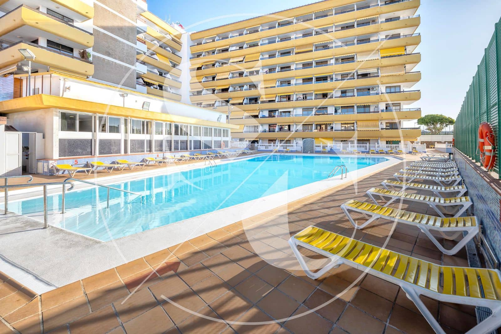 Apartment for sale in Playa del Ingles with pool - € 240,000 (Ref: 9439048)