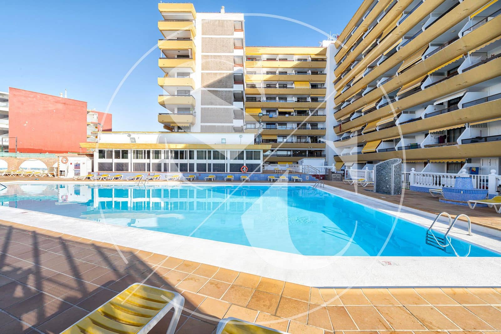 Apartment for sale in Playa del Ingles with pool - € 240,000 (Ref: 9439048)