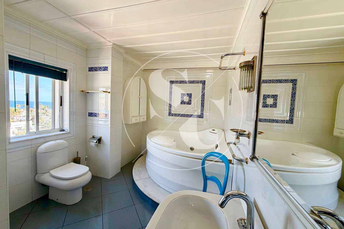 4 bedroom Penthouse for sale in Playa del Ingles with pool garage - € 985,000 (Ref: 9694162)