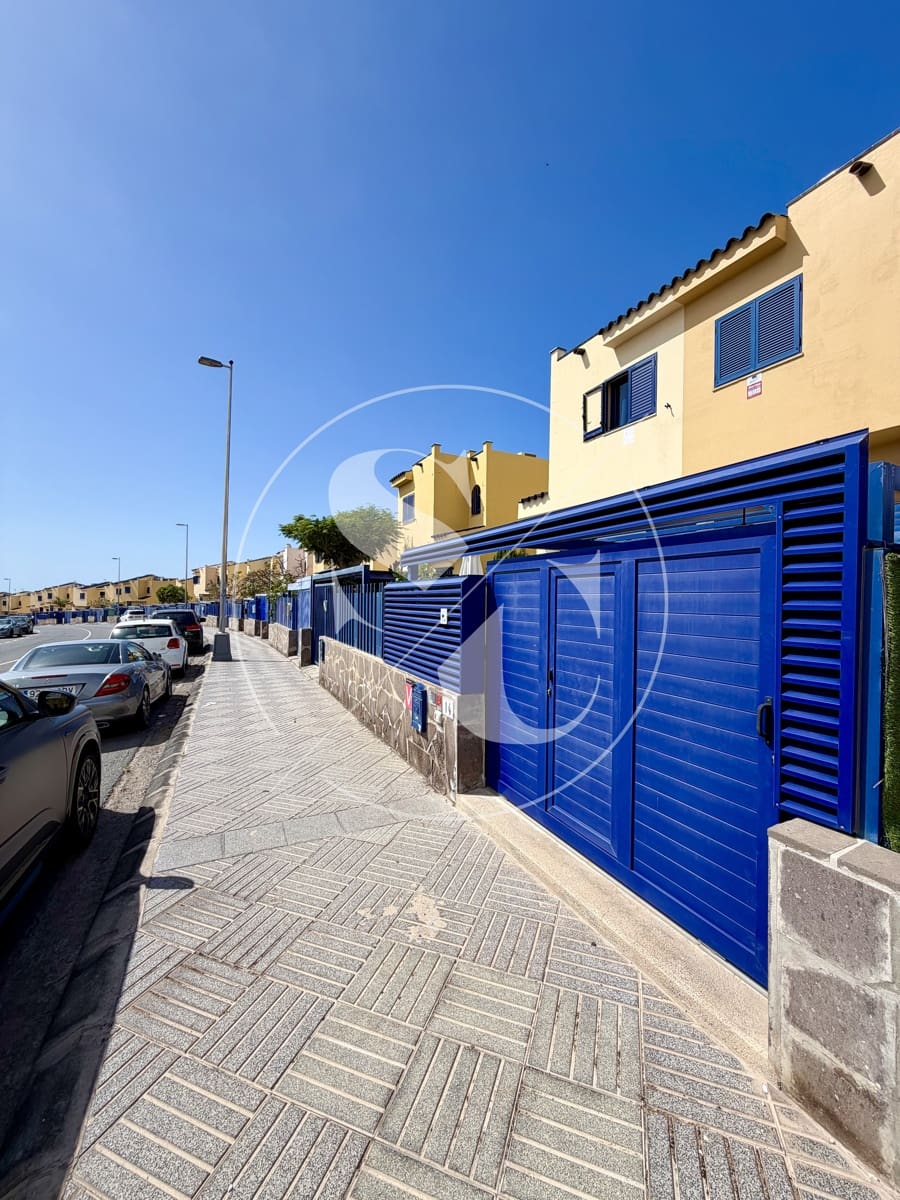 4 bedroom Villa for sale in Maspalomas with pool garage - € 795,000 (Ref: 9727488)