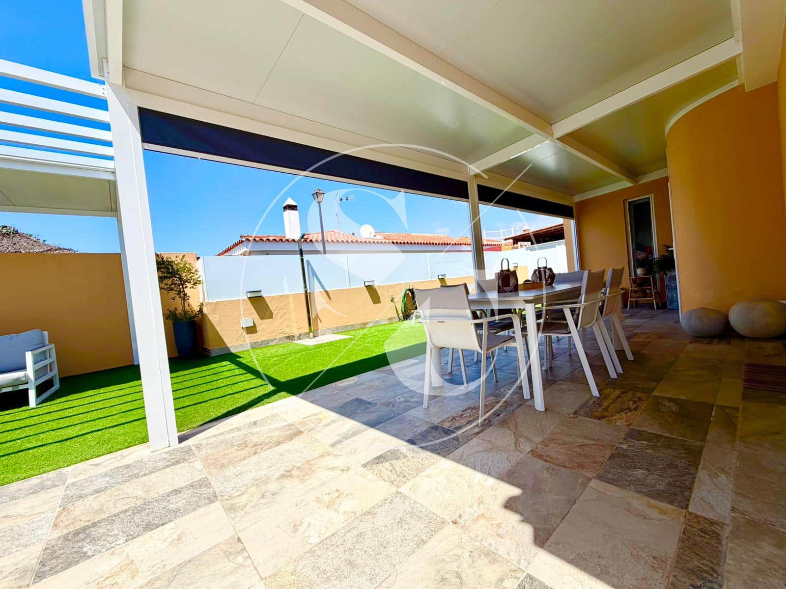 Chalet de 3 habitaciones en Maspalomas en venta con piscina - 749.000 € (Ref: 9915166)
