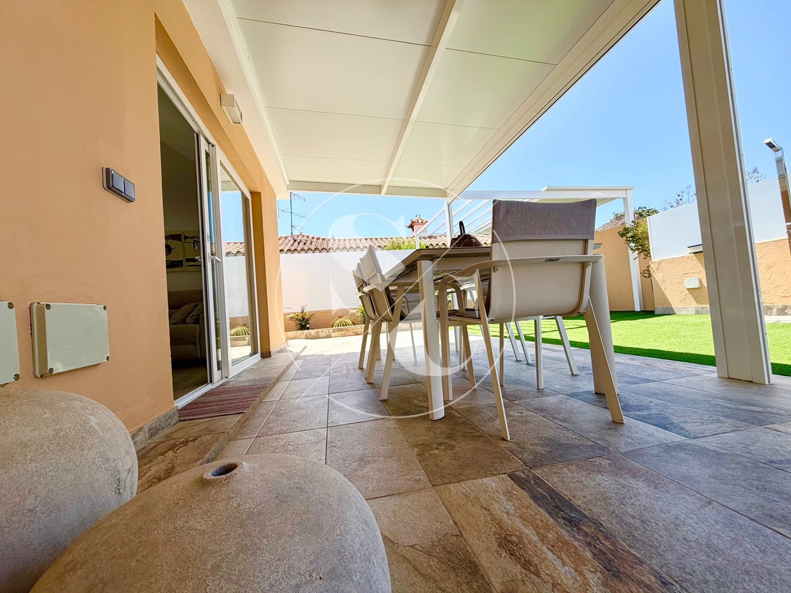 Chalet de 3 habitaciones en Maspalomas en venta con piscina - 749.000 € (Ref: 9915166)